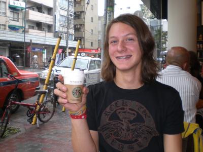 sogar im fernen japan gibt es das segensreiche starbucks und siehe da es ist nicht minder ....wie sag ichs denn....TOLL!!!